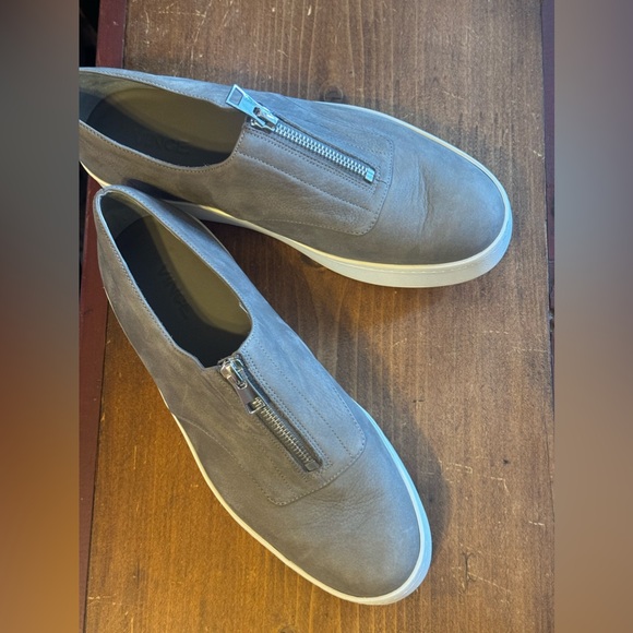 Vince Woman’s Warner Zip front Platform Sneaker.Size 8.5 =38 See photos - Picture 2 of 16